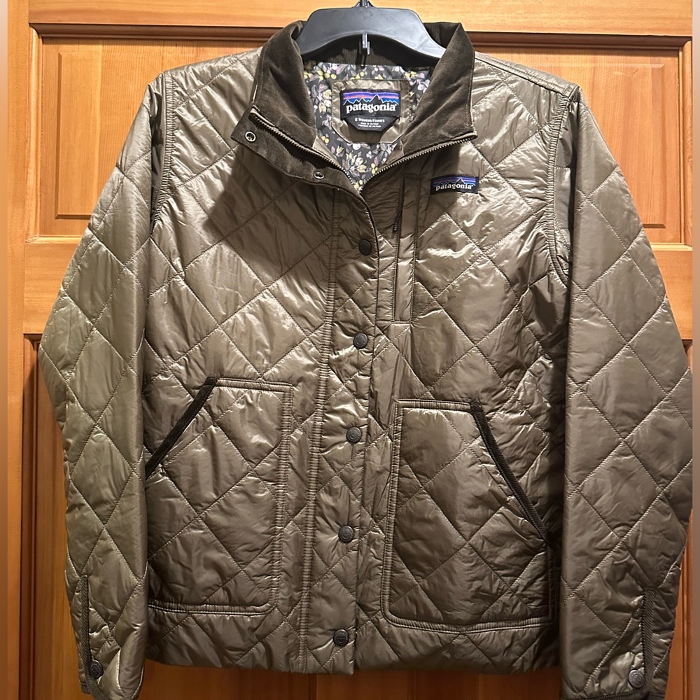 Women’s Patagonia puffy jacket. Size small